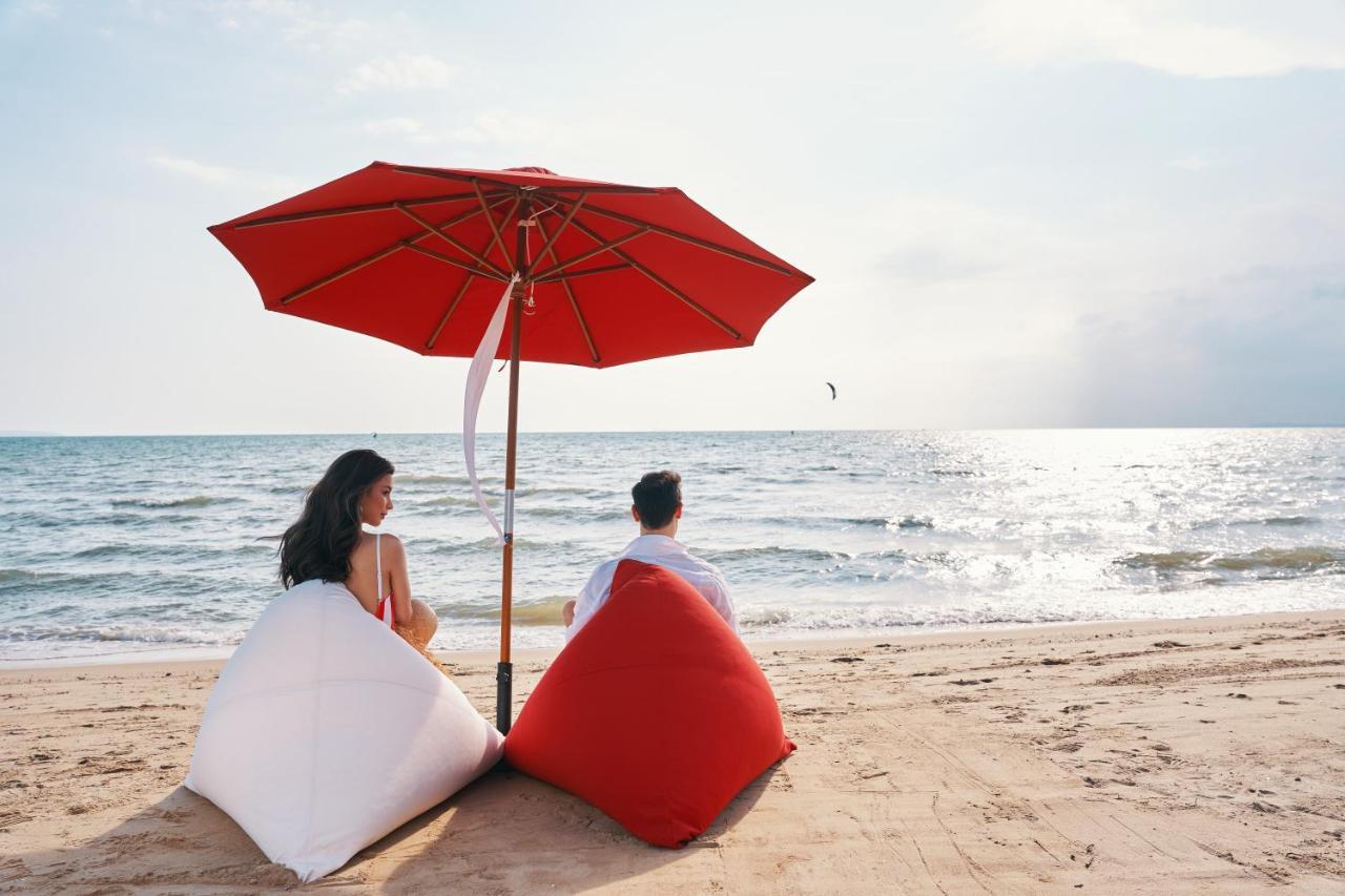Bayphere Hotel Pattaya Jc Na Chom Thian Buitenkant foto Beach umbrella