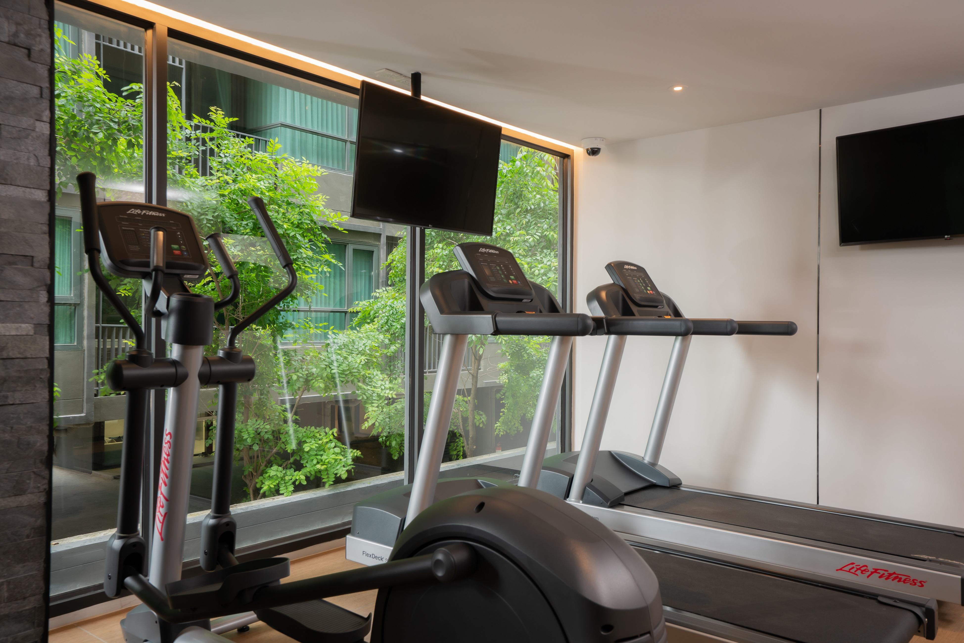 Bayphere Hotel Pattaya Jc Na Chom Thian Buitenkant foto The gym at the hotel