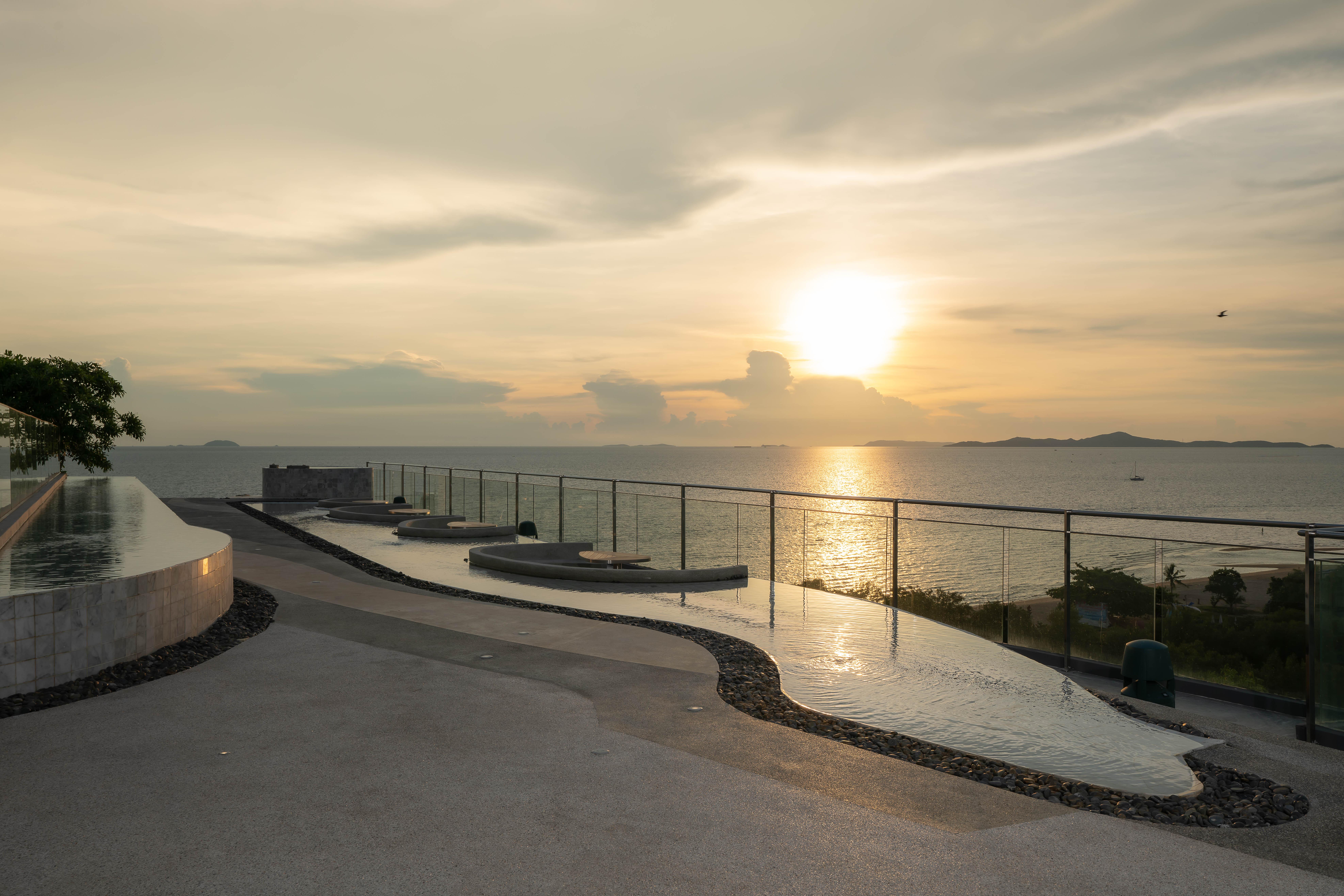 Bayphere Hotel Pattaya Jc Na Chom Thian Buitenkant foto Sunset at the viewing platform