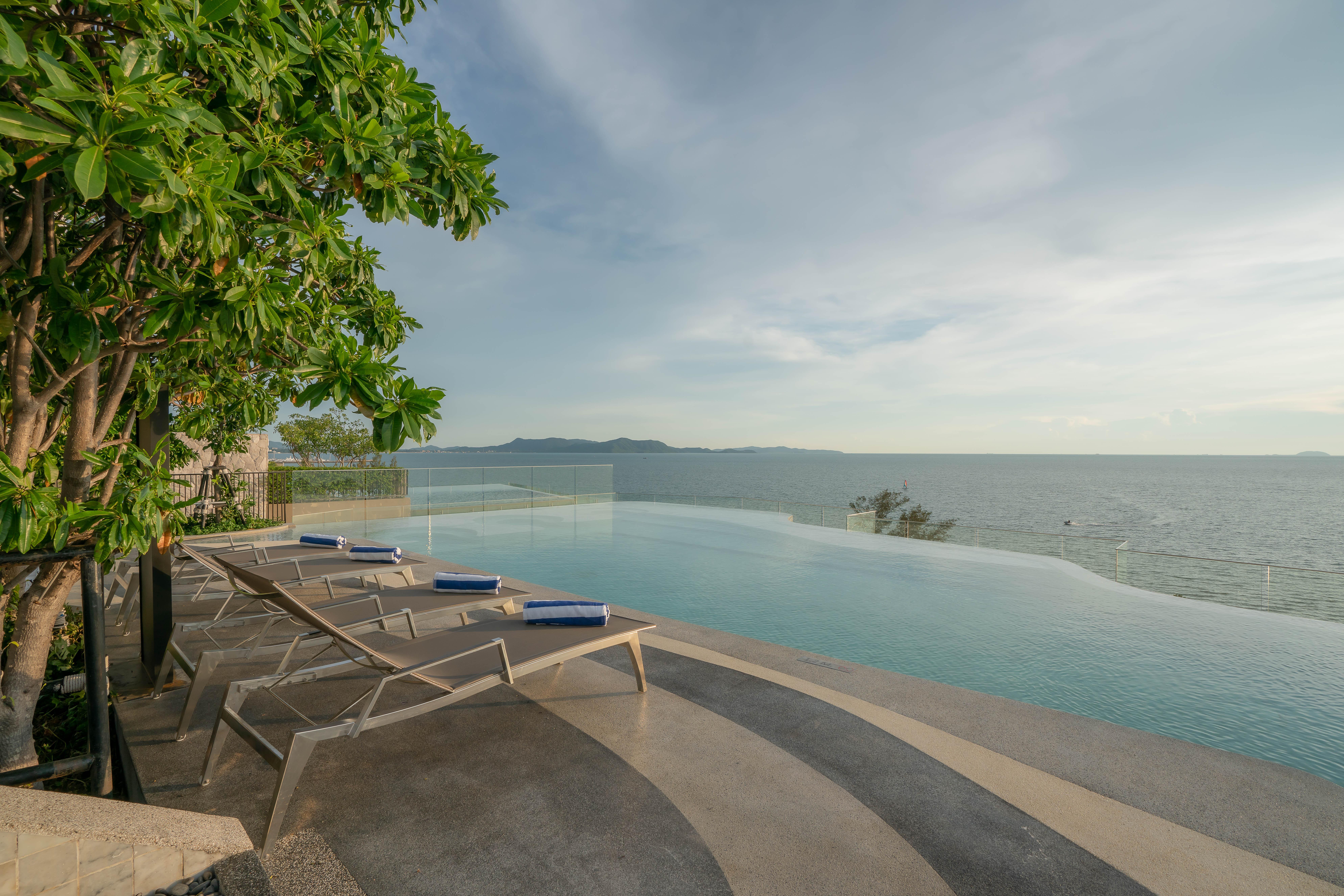 Bayphere Hotel Pattaya Jc Na Chom Thian Buitenkant foto Infinity pool at the hotel