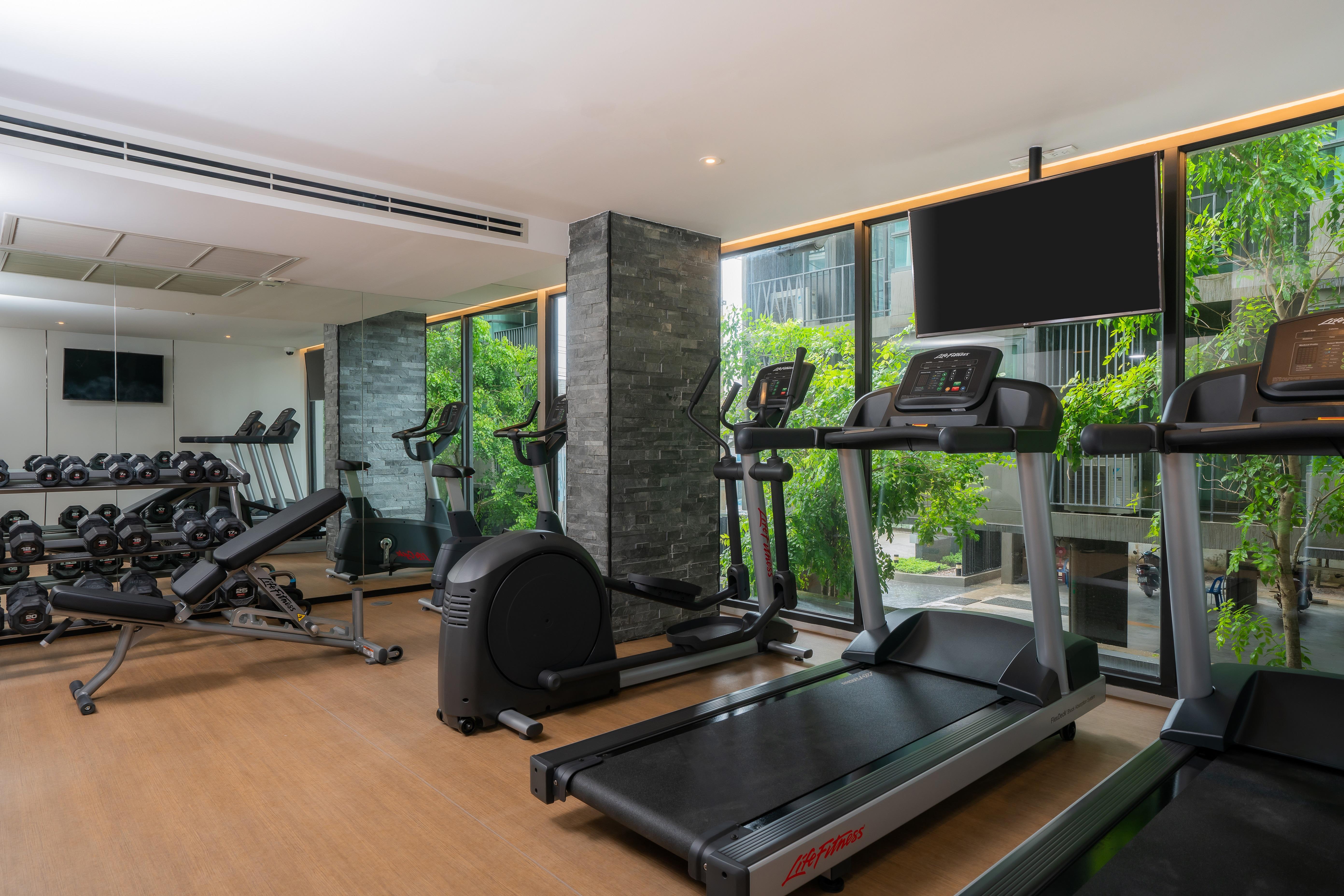 Bayphere Hotel Pattaya Jc Na Chom Thian Buitenkant foto The gym at the hotel