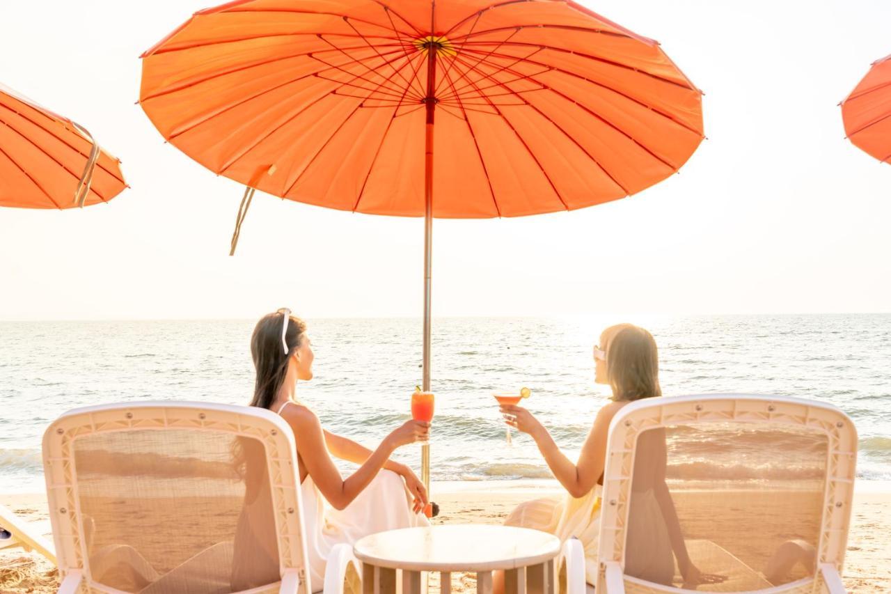 Bayphere Hotel Pattaya Jc Na Chom Thian Buitenkant foto A beach umbrella