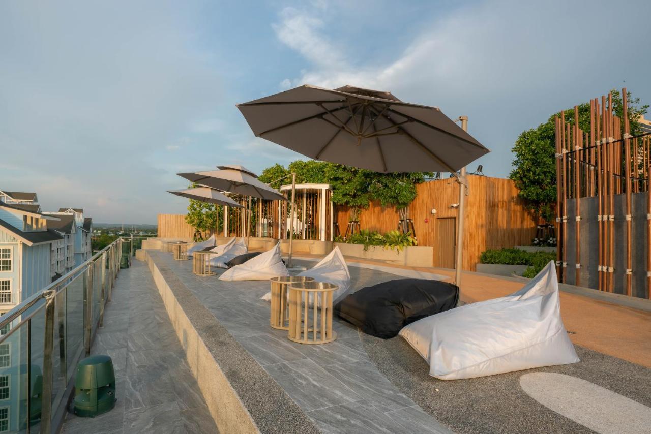 Bayphere Hotel Pattaya Jc Na Chom Thian Buitenkant foto Rooftop bar